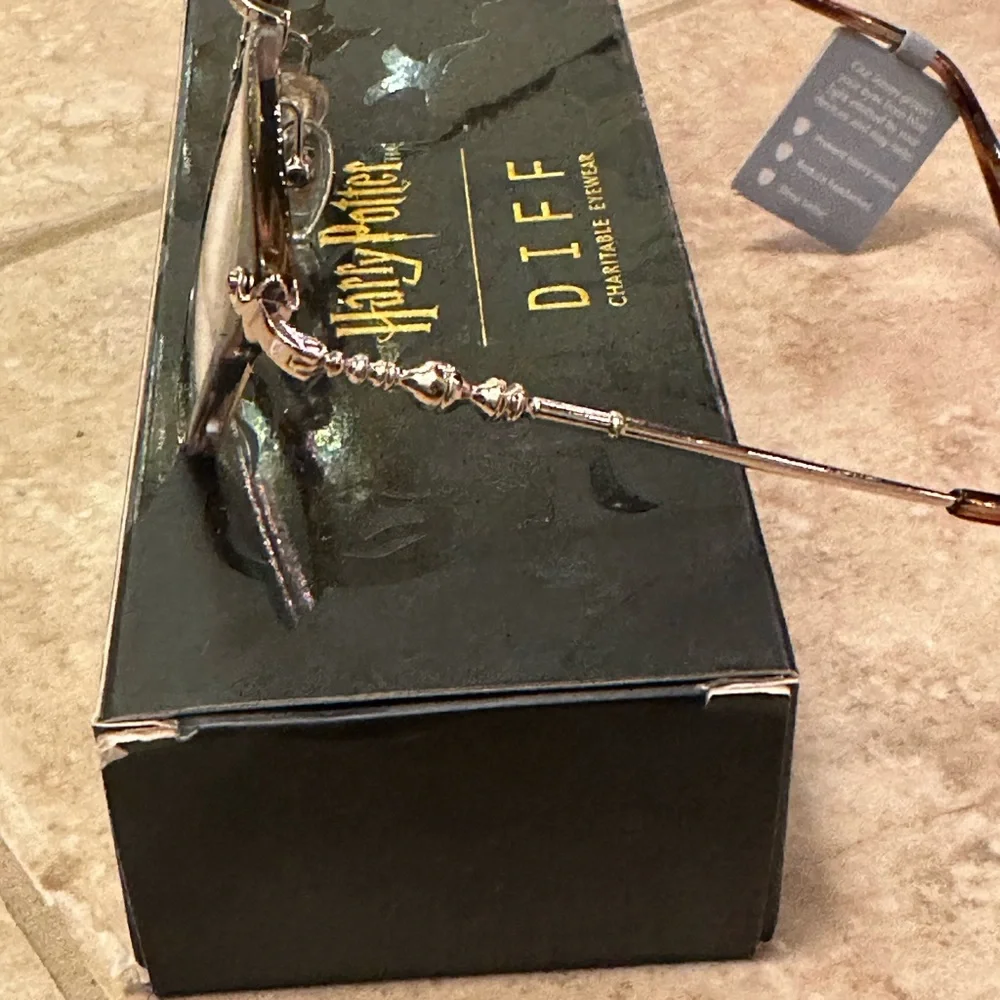 DIFF CHARITABLE EYEWEAR unisex Gryffindor™